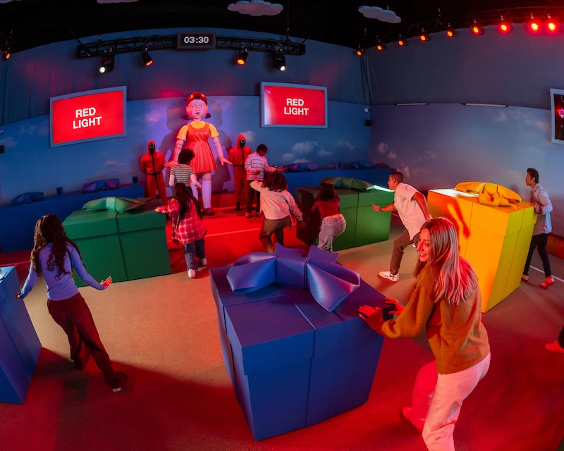 A group of friends plays Red Light, Green Light in the Squid Game immersive experience.