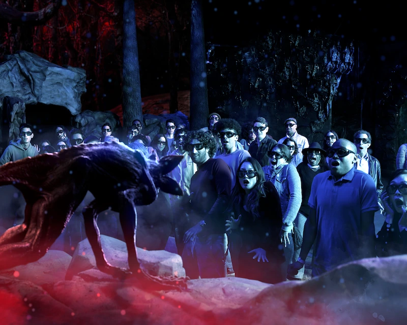 Guests facing a demogorgon in Stranger Things: The Immersive Experience
