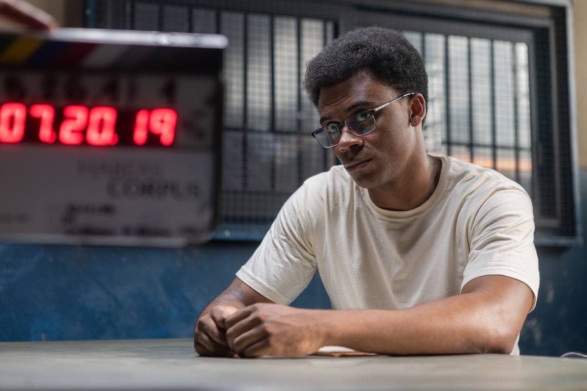 Ator Hypólito se prepara para o início de uma cena no set de ‘Habeas Corpus’