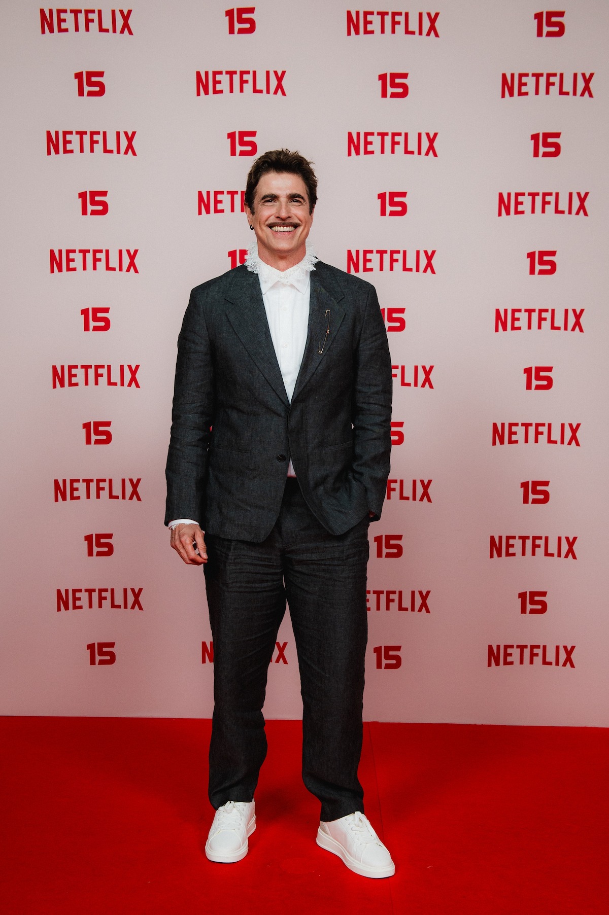 Reynaldo Gianecchini posa para foto no tapete vermelho