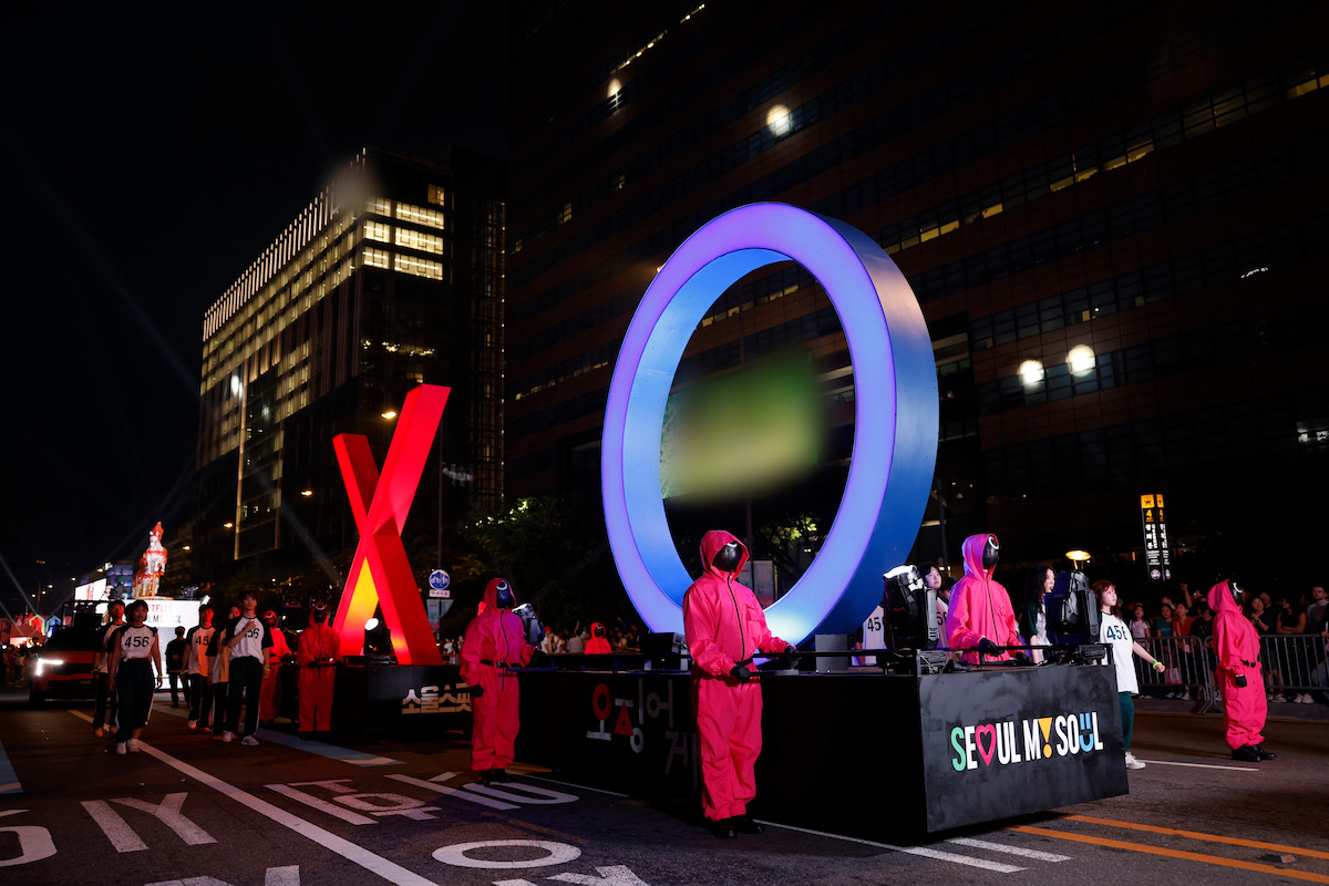 Pink Guards walk with ‘X’ and ‘O’ floats in the 'Squid Game' Season 3 parade in Seoul.