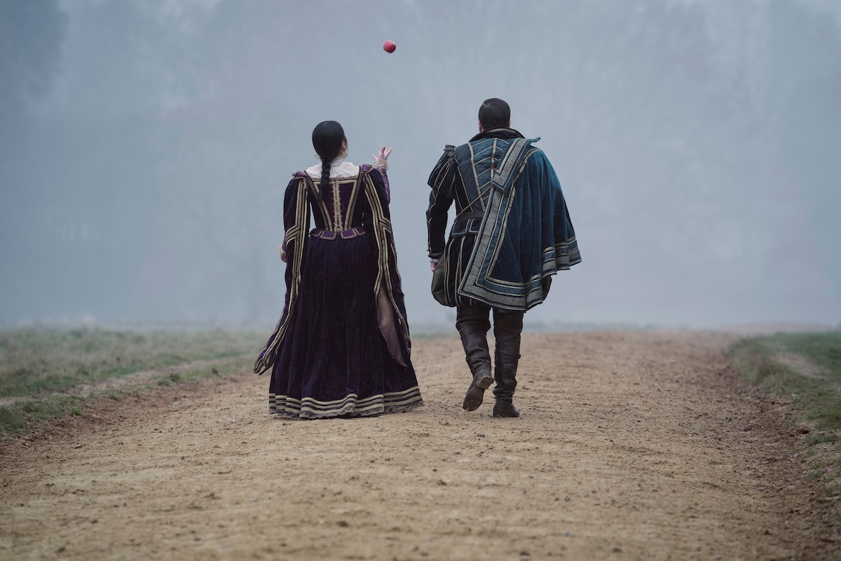 Jess Hong as Jin Cheng, John Bradley as Jack Rooney walking in regal clothing in ‘3 Body Problem.’