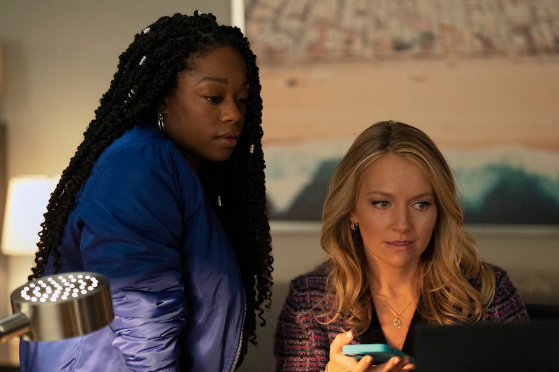 Jazz Raycole, como Izzy Letts, e Becki Newton, como Lorna Crane.
