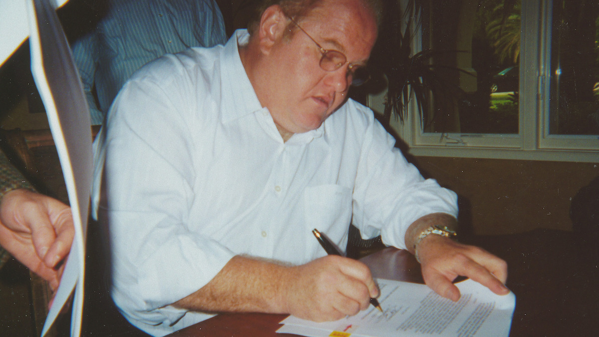Lou Pearlman signing papers.