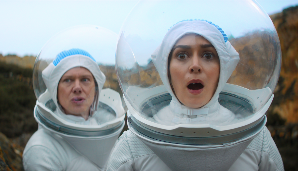 Jimmi Simpson as Walton and Cristin Milioti as Nanette in Season 7 of ‘Black Mirror’