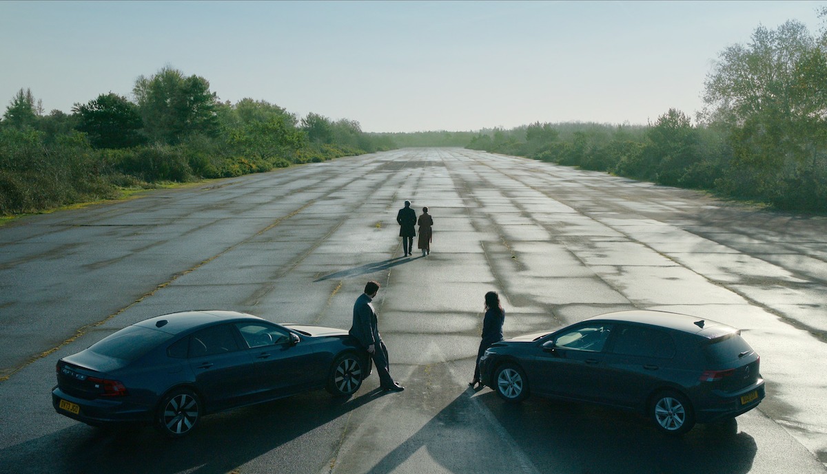 Adam Silver as Howard, Rufus Sewell as Hal Wyler, Celia Imrie as Margaret Roylin, and Ali Ahn as Eidra Park in ‘The Diplomat’ Season 2, Episode 4.