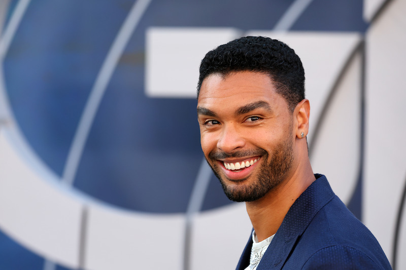 Rege-Jean Page smiles on ‘The Gray Man’ carpet - The Gray Man Premiere