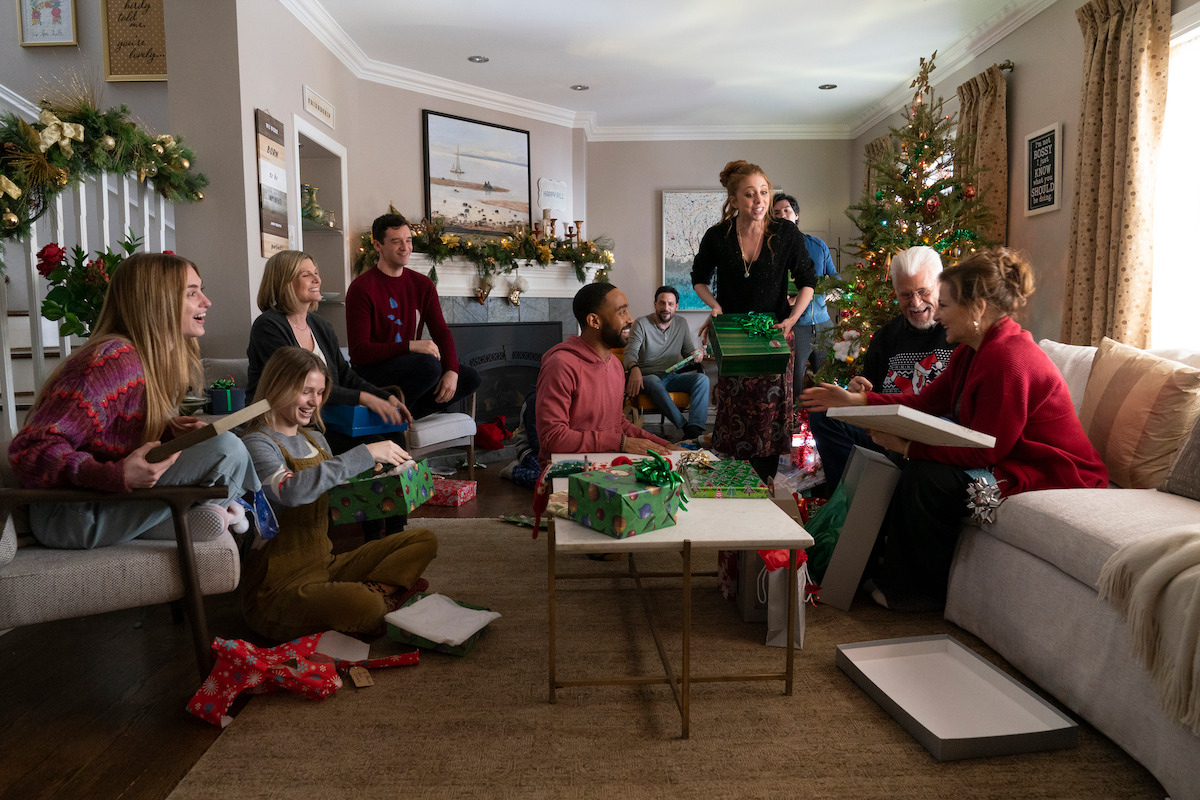 A scene from 'Single All the Way'