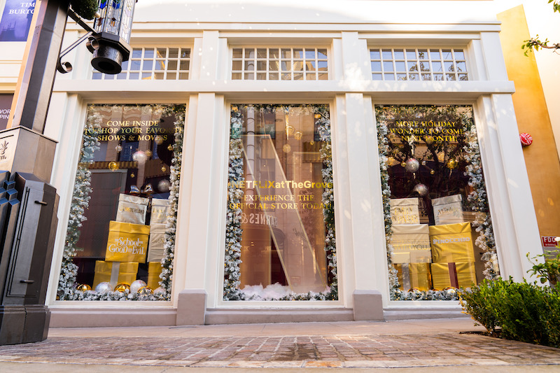 Holiday House Gallery for Netflix @ The Grove / Wonder Is Everywhere