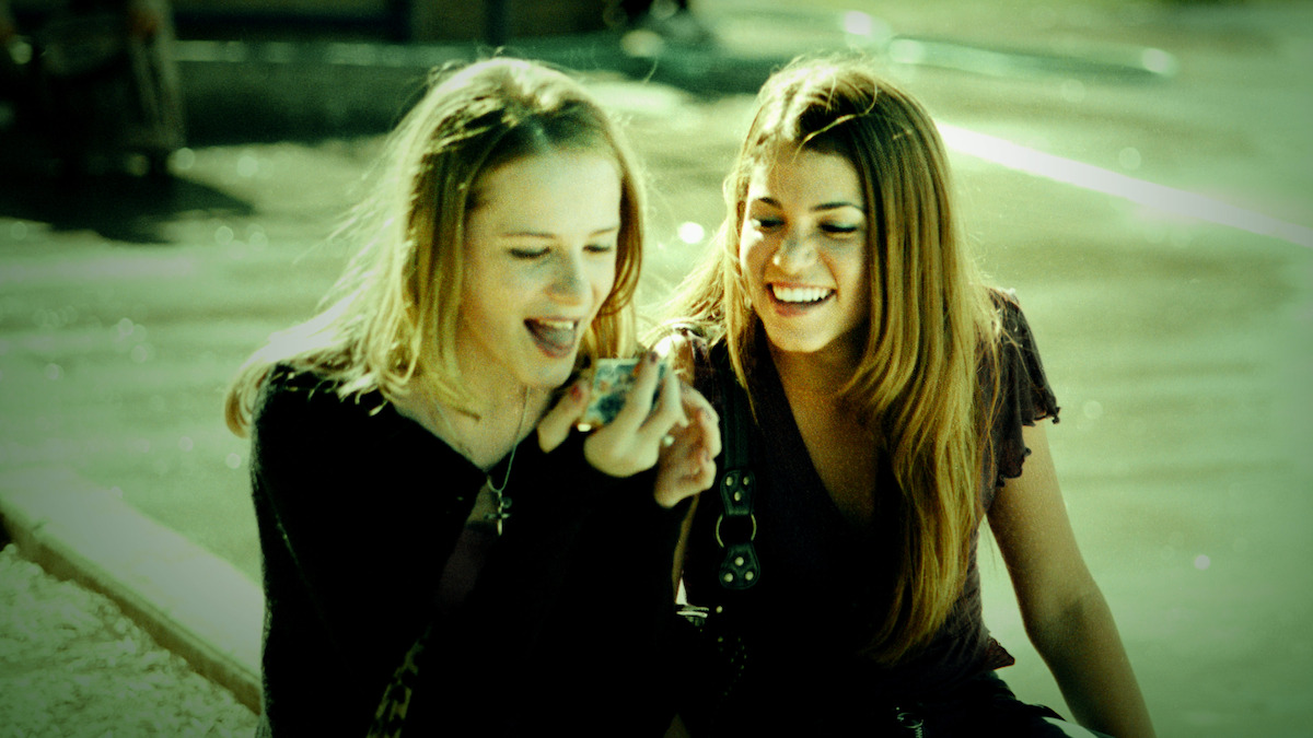 Tracy (Evan Rachel Wood) and Evie (Nikki Reed) looking at Tracy’s tongue ring in ‘Thirteen.’
