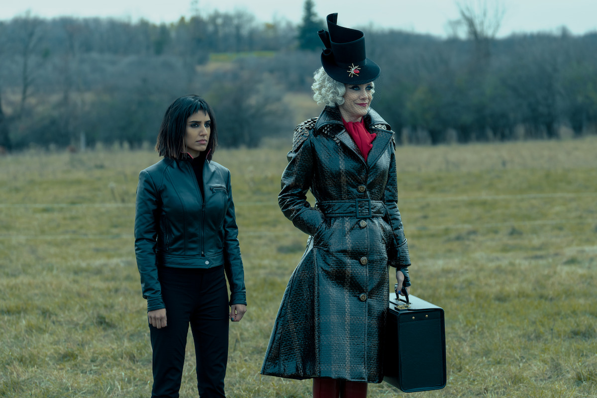 Like (kidnapping) mother, like daughter. Lila (Ritu Arya) and The Handler (Kate Walsh) - Fix the Timeline with This ‘Umbrella Academy’ Refresher