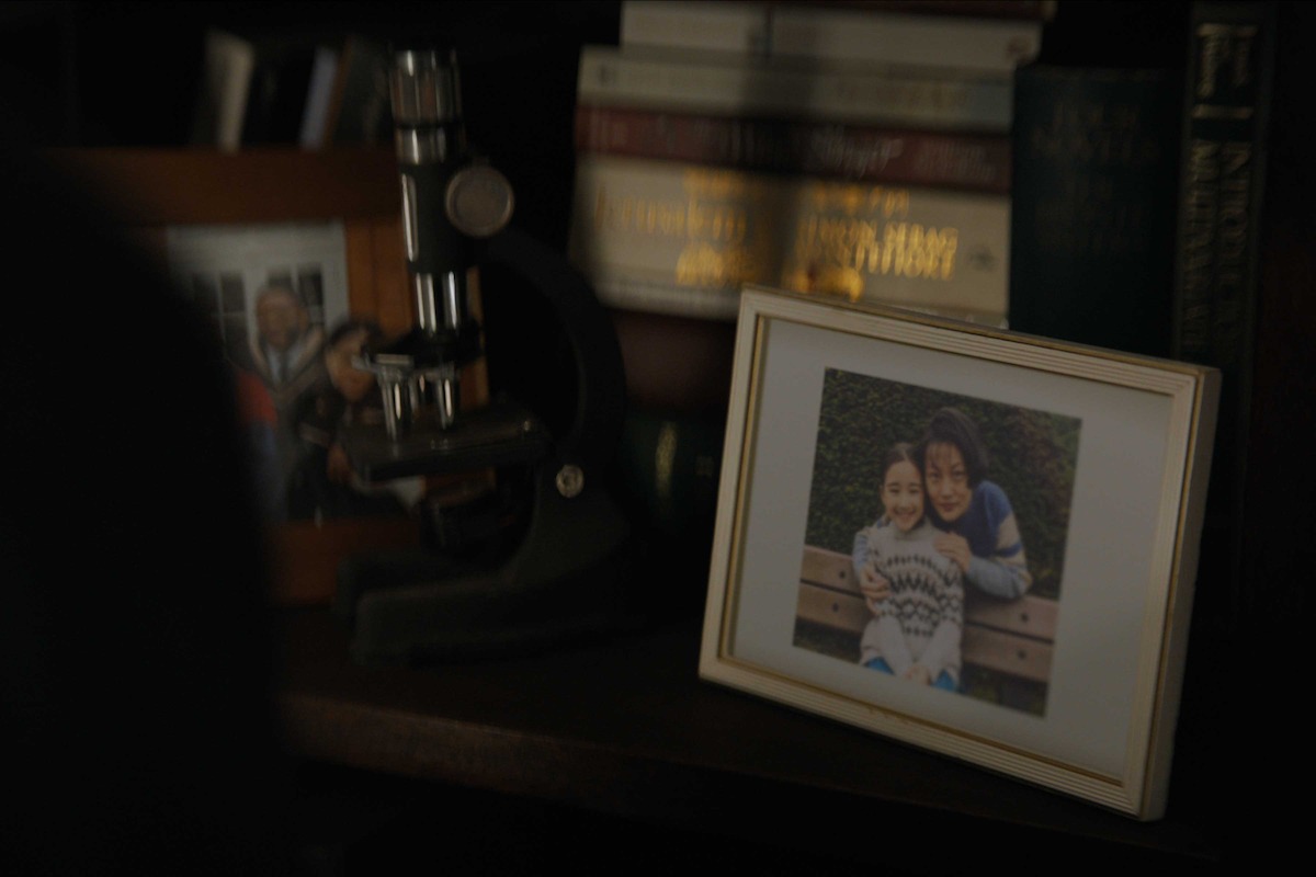 Follower (Eve Ridley) and young Ye (Zine Tseng) pose in a photo in ‘3 Body Problem.’