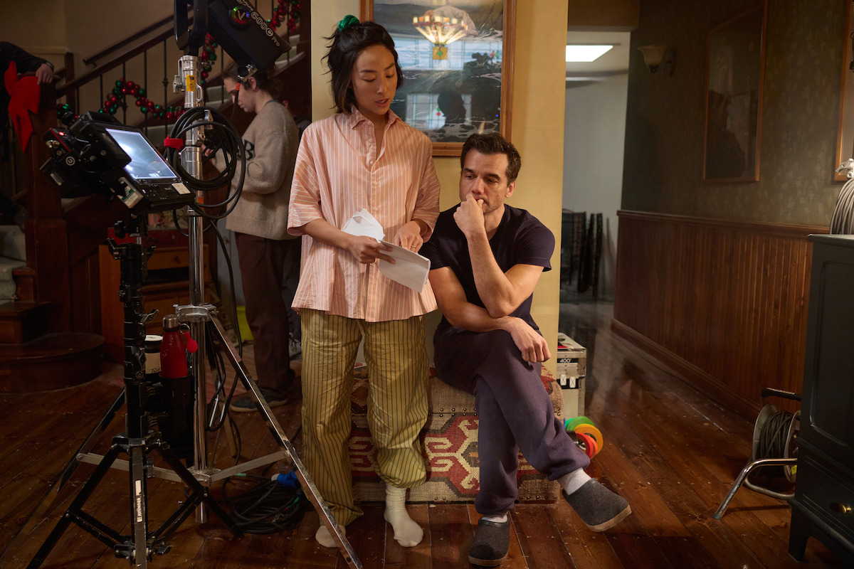Greta Lee e Wagner Moura no set de “A Última Casa”