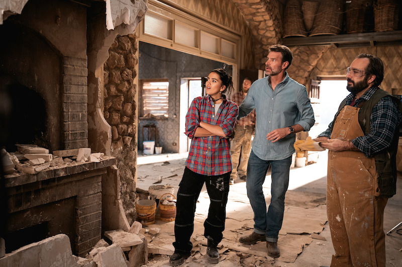 Maia Reficco as Olivia, Scott Foley as Eric, and Simone Luglio as Nino in 'La Dolce Villa.'