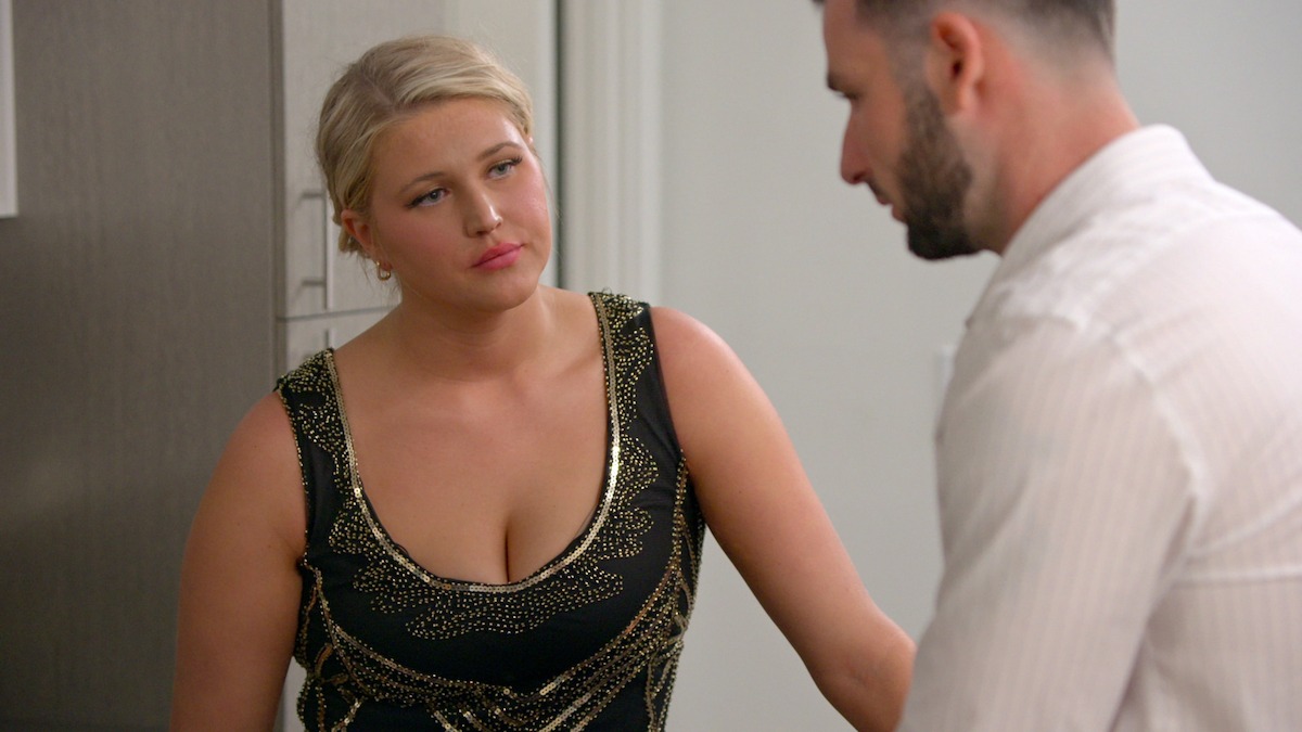 Hannah talking to Nick