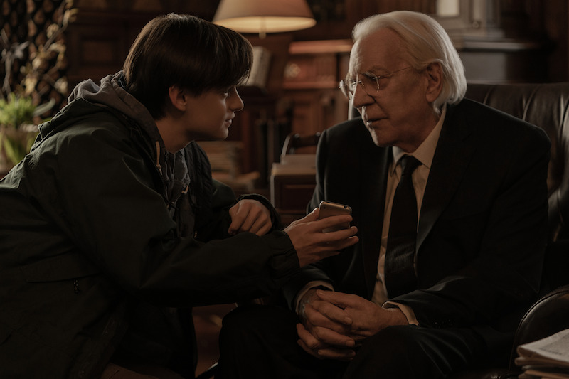 Craig and Mr. Harrigan (Donald Sutherland) share a bonding moment - ‘Mr. Harrigan’s Phone’ First Look Photos