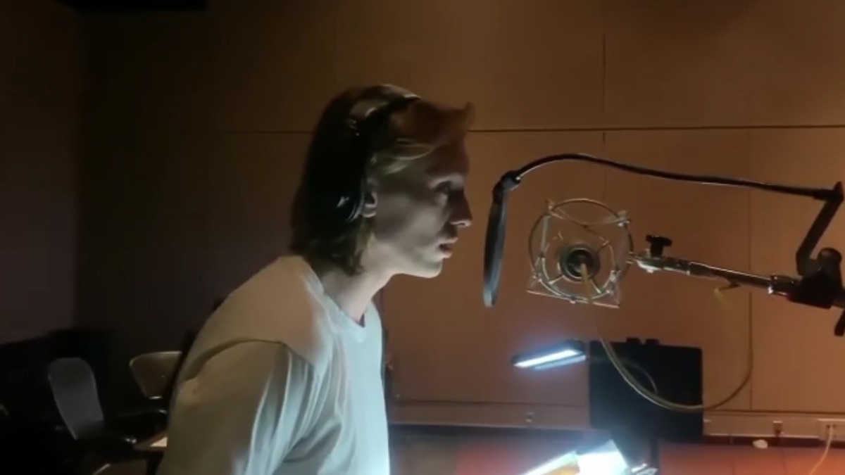 Jamie Campbell Bower recording the voice for Vecna In 'Stranger Things' Season 4.