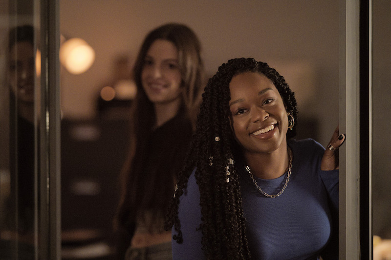 Shelby Lee as Ray, Jazz Raycole as Izzy Letts