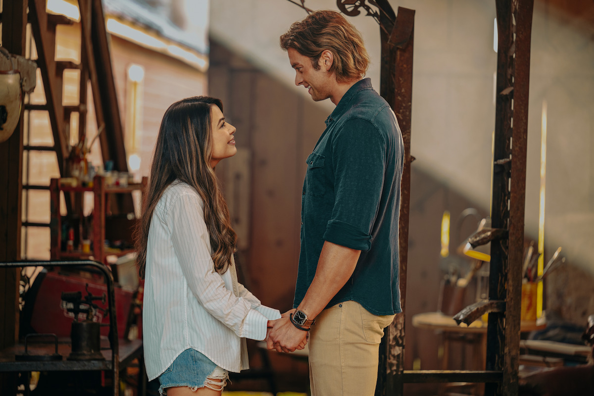 Dawn (Miranda Cosgrove) and Trey (Pierson Fodé) share a moment away from the cameras in ‘The Wrong Paris.’