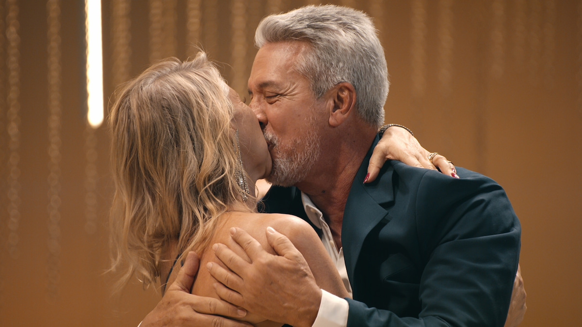 Silvia and Rivo kissing.