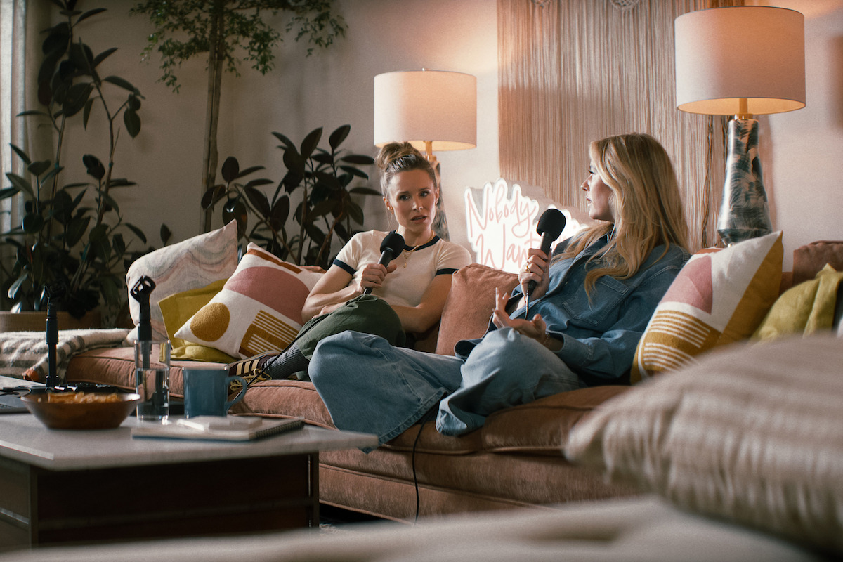 Kristen Bell as Joanne and Justine Lupe as Morgan in Season 1 of ‘Nobody Wants This’