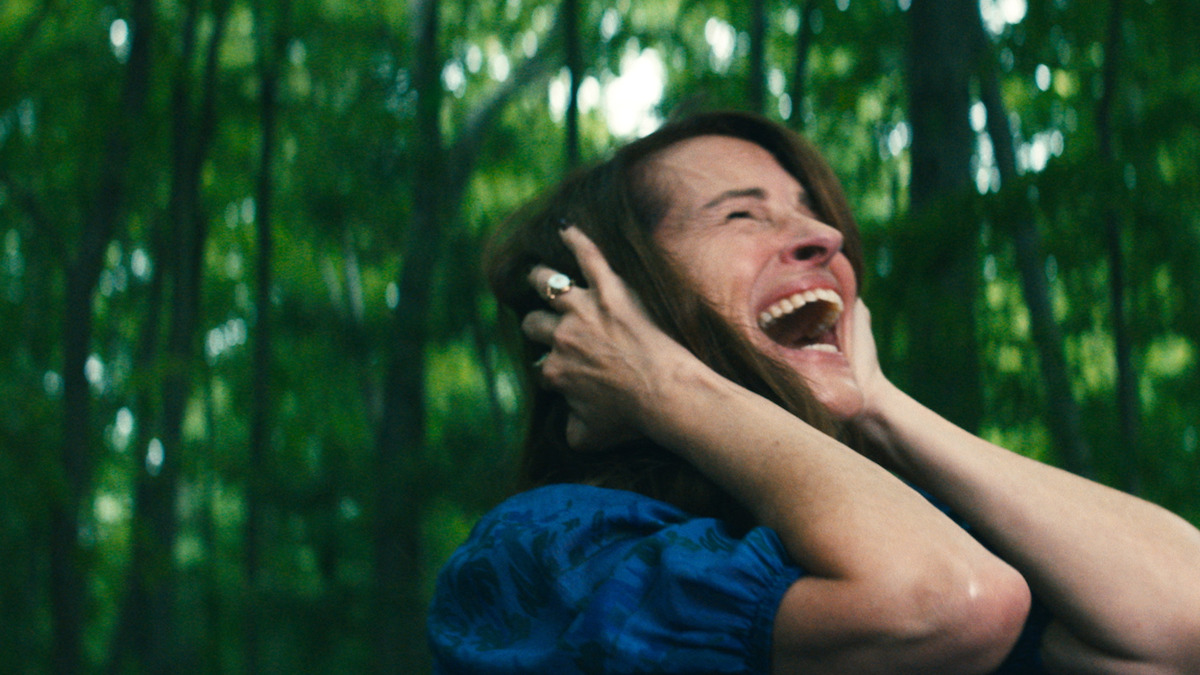 Julia Roberts nel clip "Lascia il mondo alle spalle".