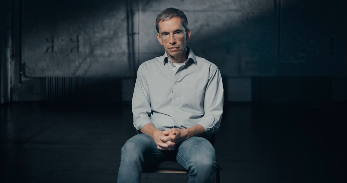 Jens Soering sits in a chair.