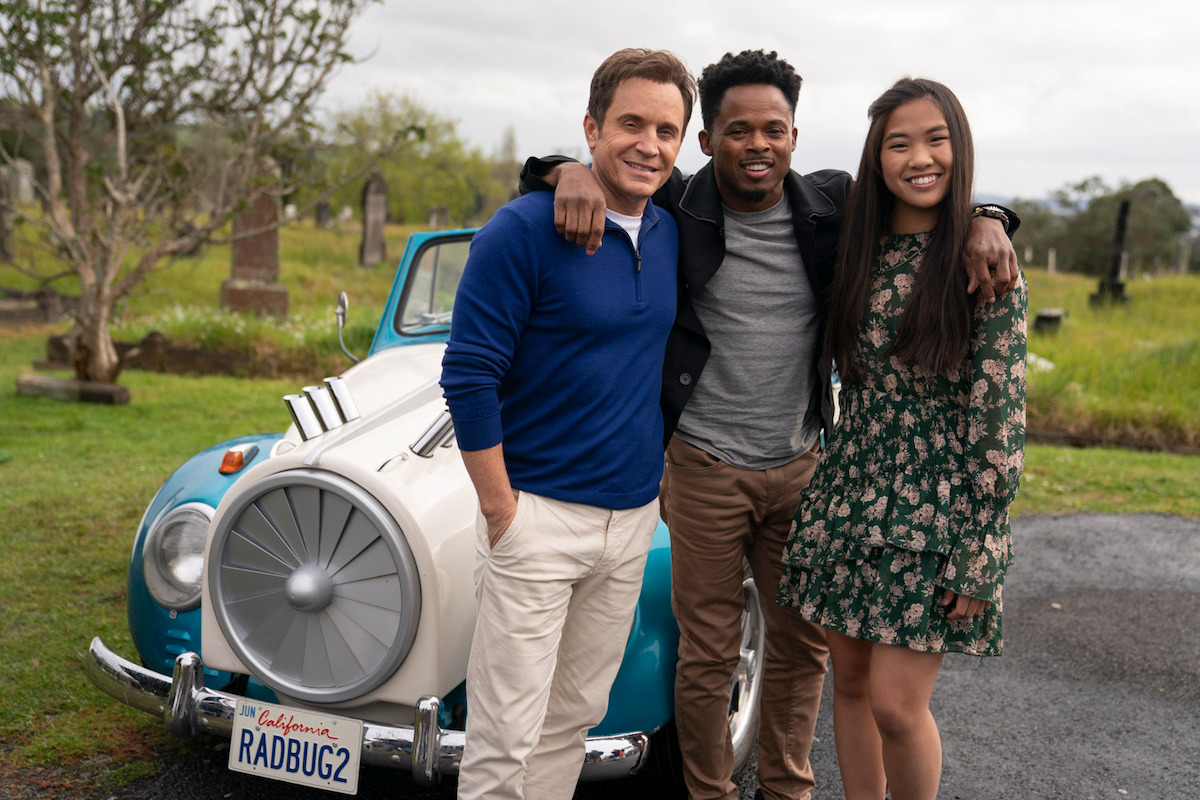 Billy (David Yost), Zack (Walter Emanuel Jones) and Minh (Charlie Kersh) in front of RadBug 2.