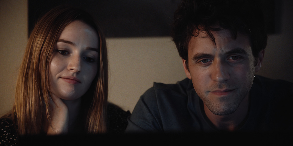 Kaitlyn Dever as Belle, Ashley Zukerman as Clive in ‘Apple Cider Vinegar.’