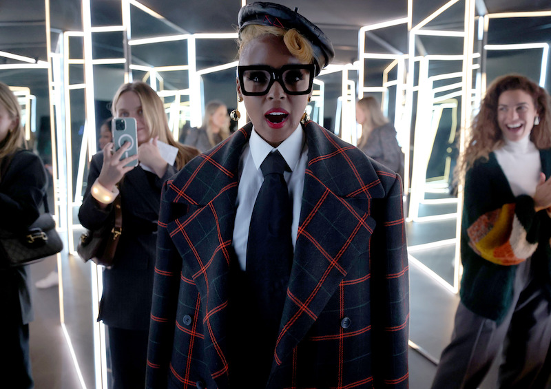 ‘Glass Onion: A Knives Out Experience’