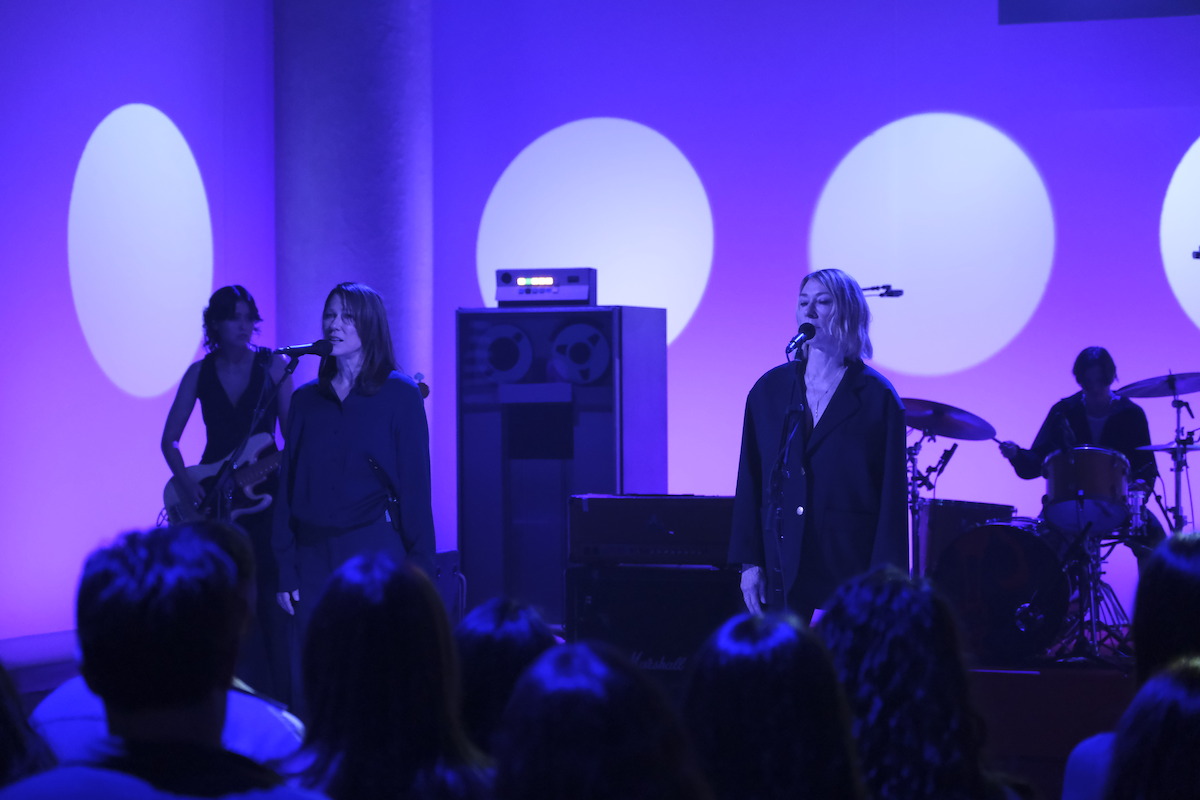 Kim Deal and Kim Gordon performing at ‘Everybody's Live with John Mulaney’