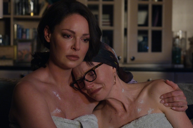 Sarah Chalke as Kate and Katherine Heigl as Tully in Season 2 of Firefly Lane.