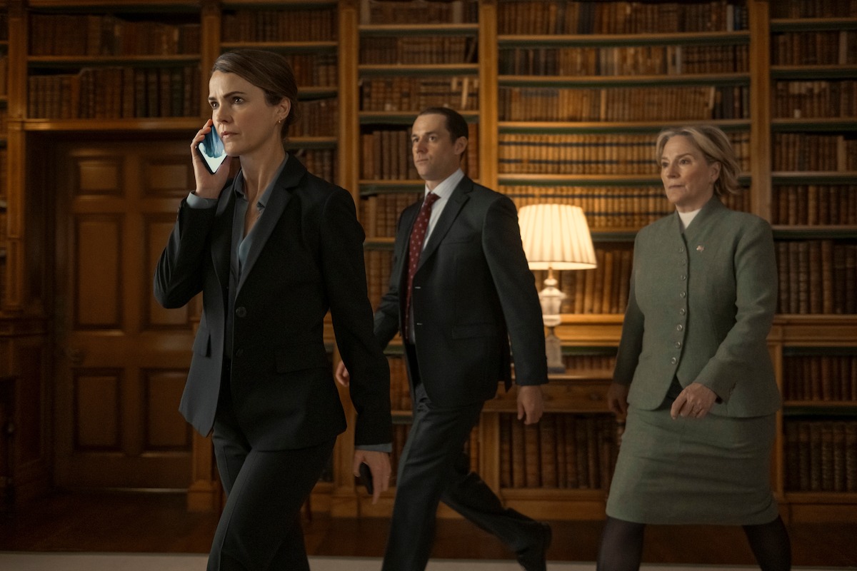 The Diplomat. (L to R) Keri Russell as Kate Wyler, Penny Downie as Frances Munning in episode 301 of The Diplomat. Cr. Liam Daniel/Netflix © 2025