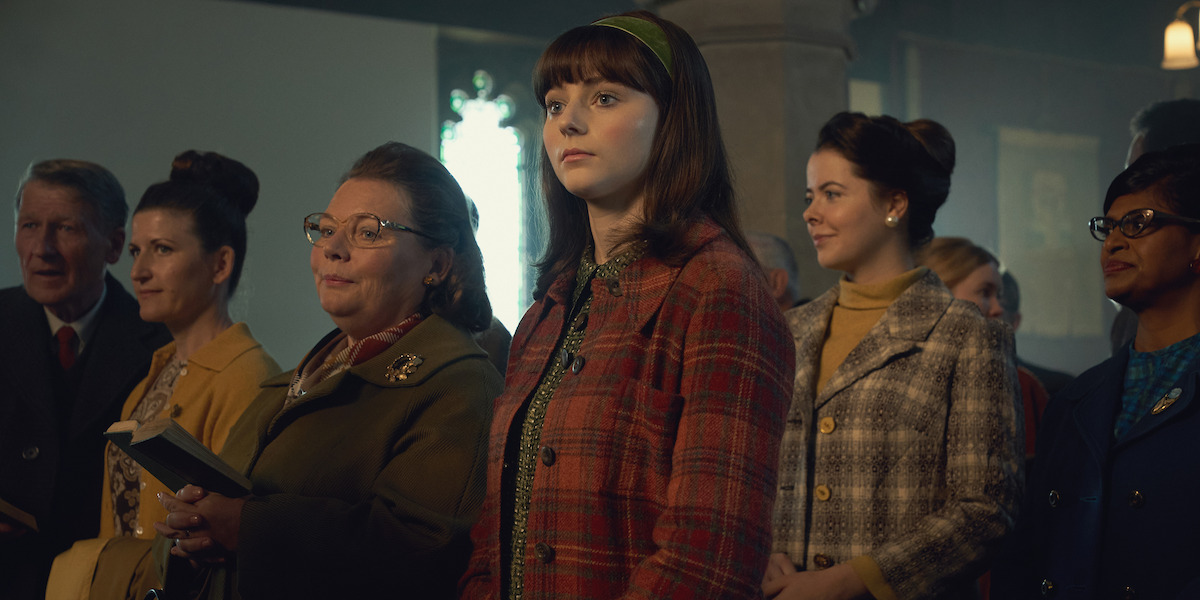 Jean Purdy (Thomasin McKenzie) stands with her mother Gladys May (Joanna Scanlan) in church.