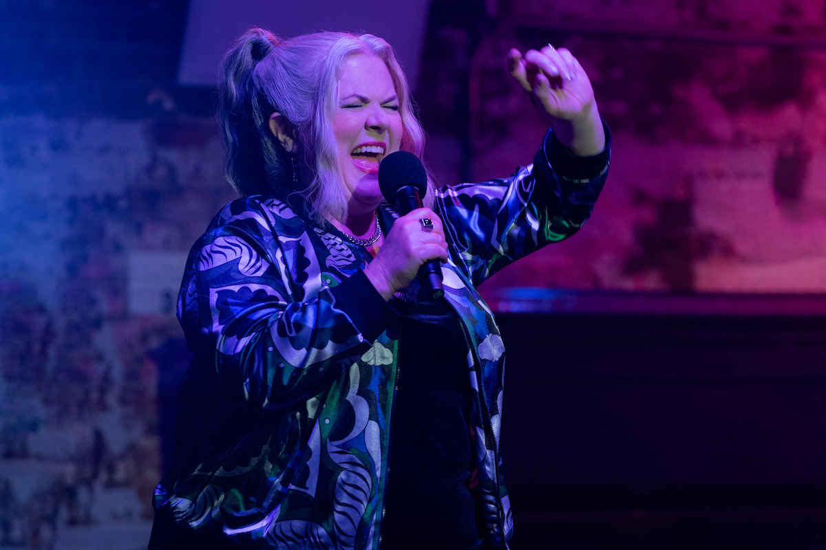 Paula Pell as Gloria sings on stage in season 3 of ‘Girls5eva’