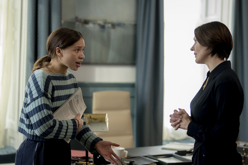 Discusión intensa entre la PM y una joven asesora en el despacho