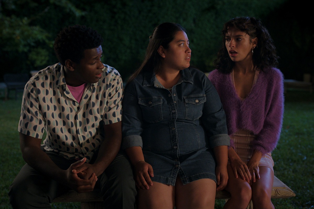 Monterroso Mejia and two other cast members sitting in a park.