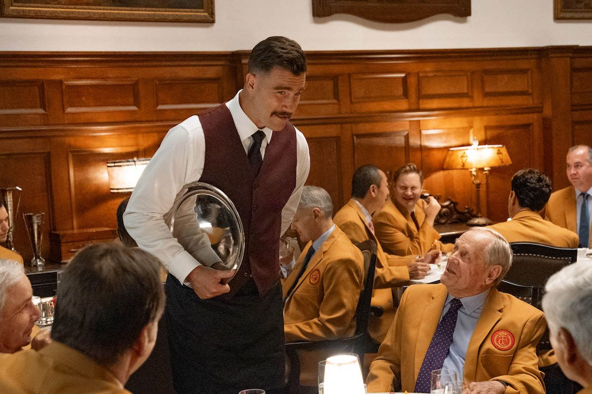 Fred Couples as Himself, Travis Kelce as The Waiter and Jack Nicklaus as Himself in ‘Happy Gilmore 2’