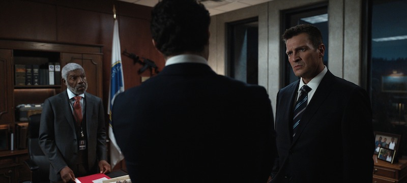 Vondie Curtis-Hall as Walter Nyland and Nathan Fillion as Alton West in Season 2 of 'The Recruit'