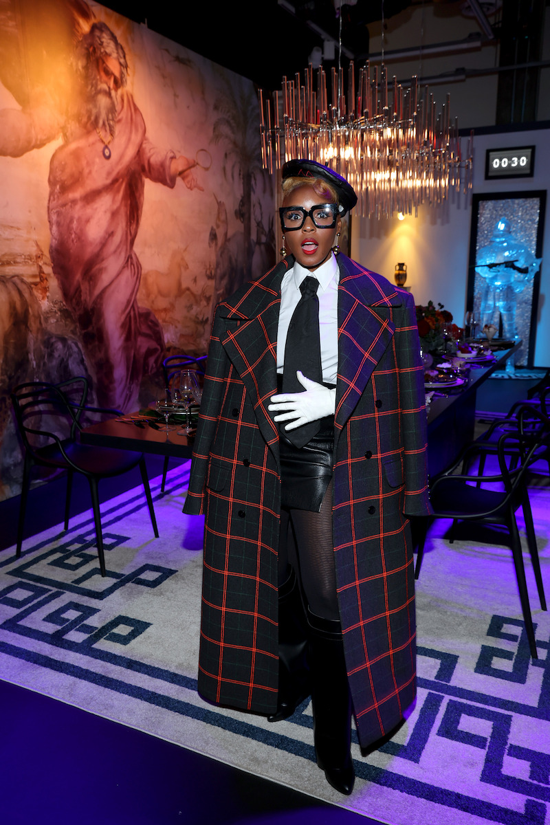 ‘Glass Onion: A Knives Out Experience’