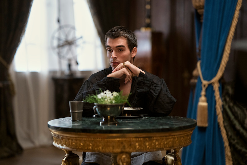 Corey Mylchreest as young King George.