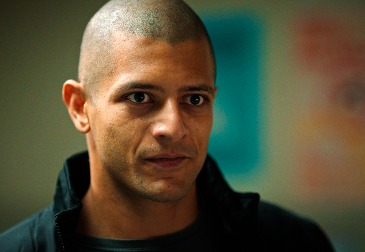 Ator Kelner Macêdo interpreta Anibal na série “Fúria”