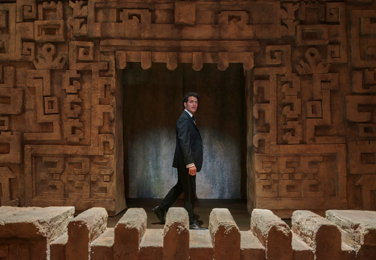 Alfonso Dosal as Miguel in Bandidos Season 1