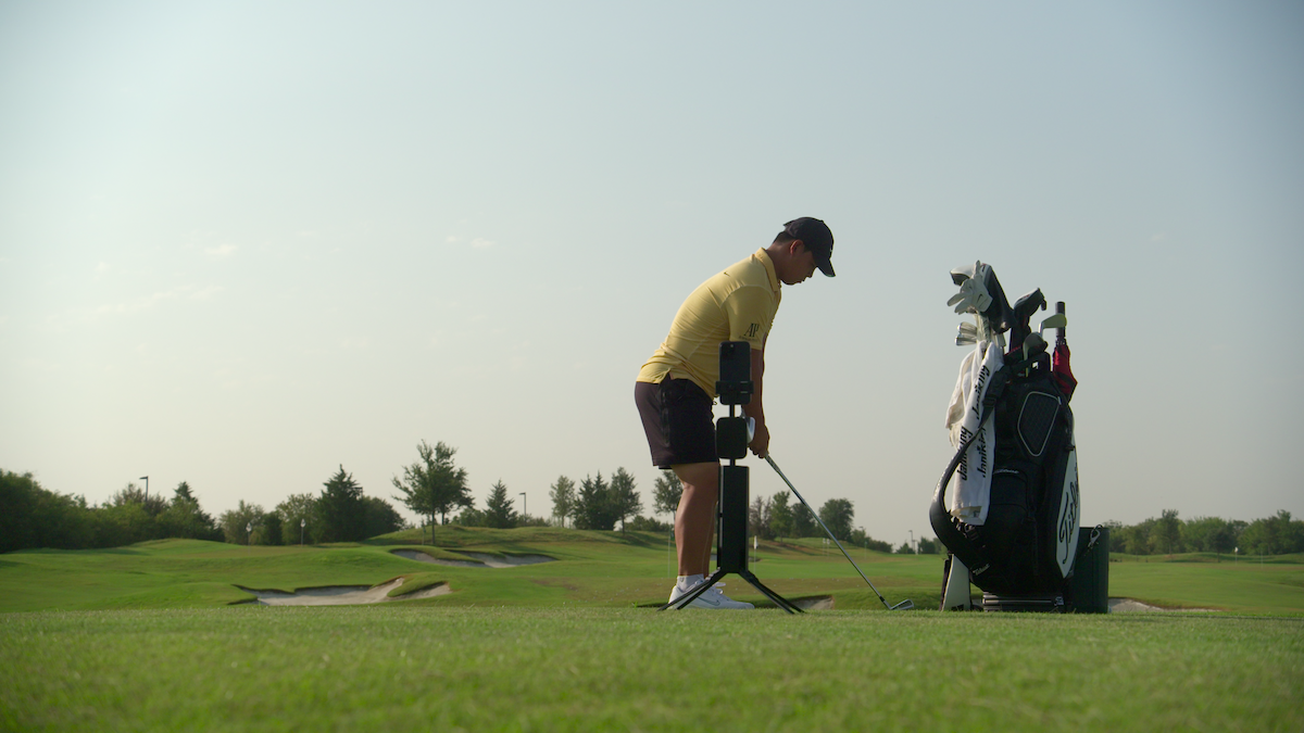 Tom Kim prepares to take a swing.