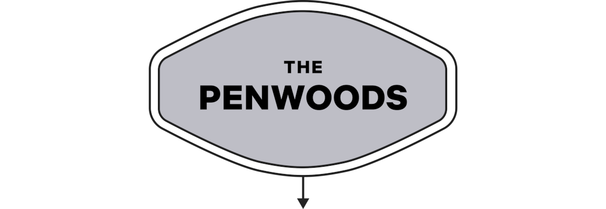 Placa cinza em formato de distintivo com a inscrição "OS PENWOOD" em negrito, centralizada em um fundo transparente quadriculado.