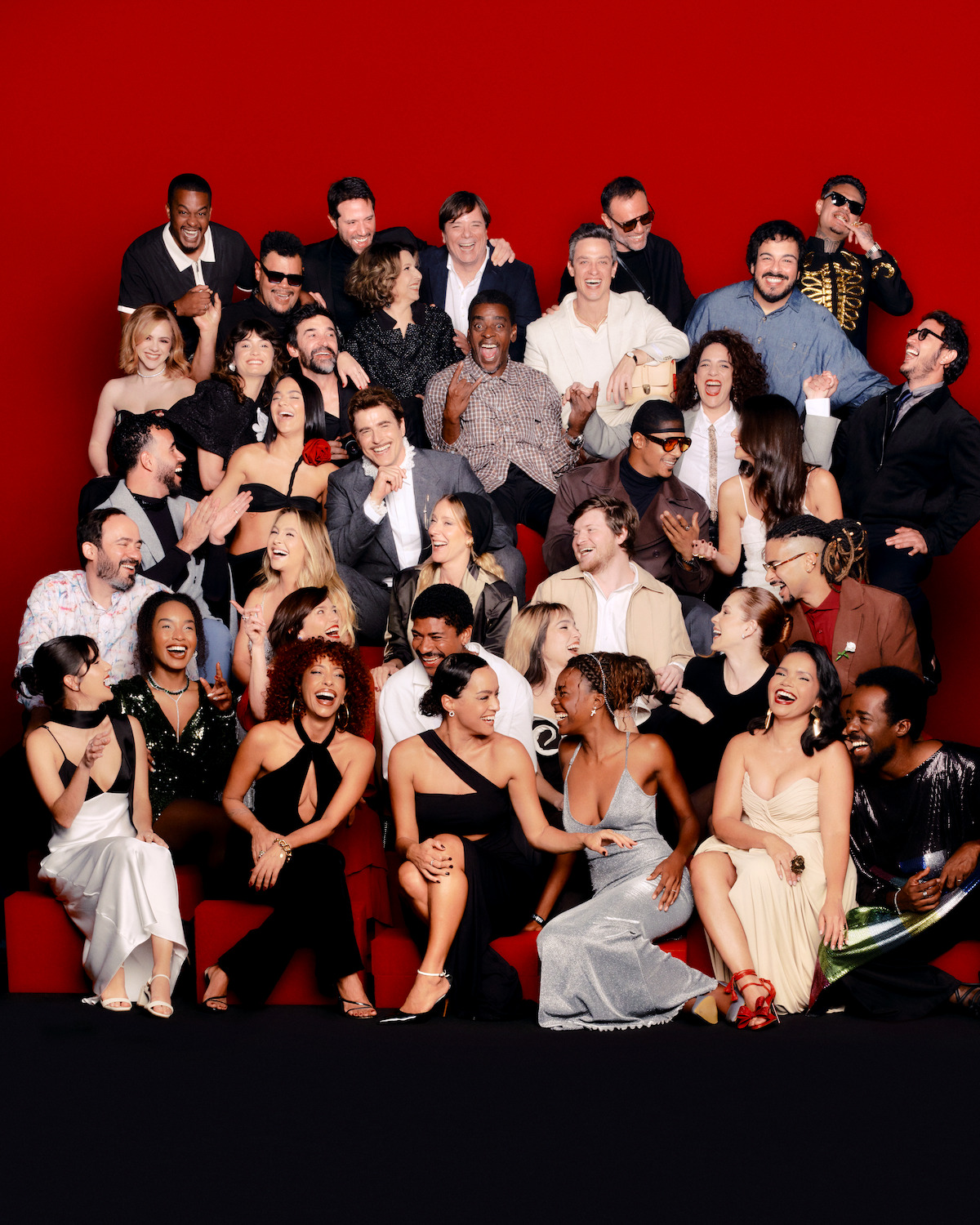 Grupo de artistas reunidos na festa de 15 anos da Netflix no Brasil