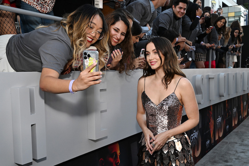 Ana de Armas poses for a pic with fans at ‘The Gray Man’ premiere - The Gray Man Premiere