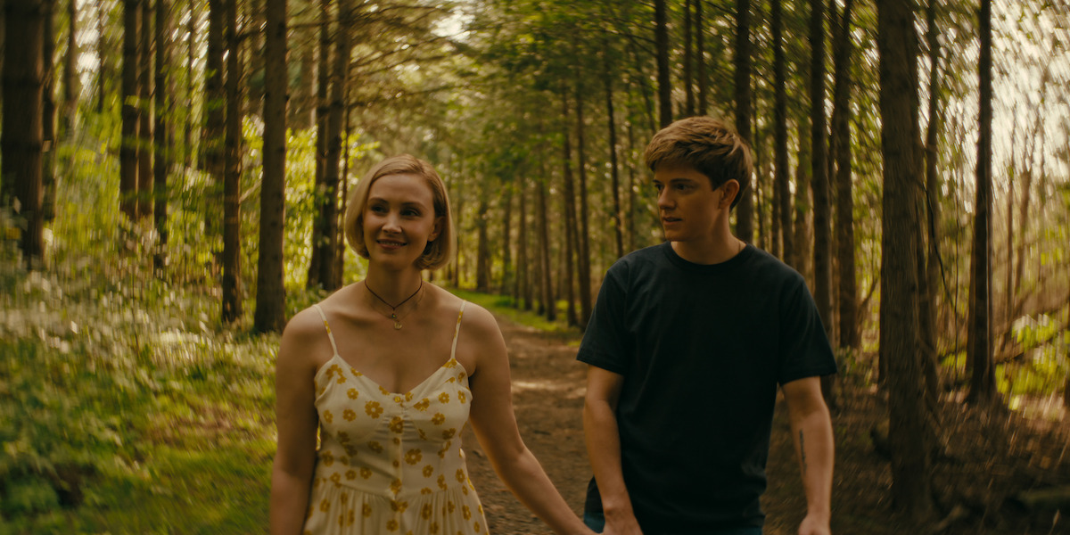 WAYWARD. (L to R) Sarah Gadon as Laura Redman and Mae Martin as Alex Dempsey in episode 103 of Wayward. Cr. Courtesy of Netflix © 2025