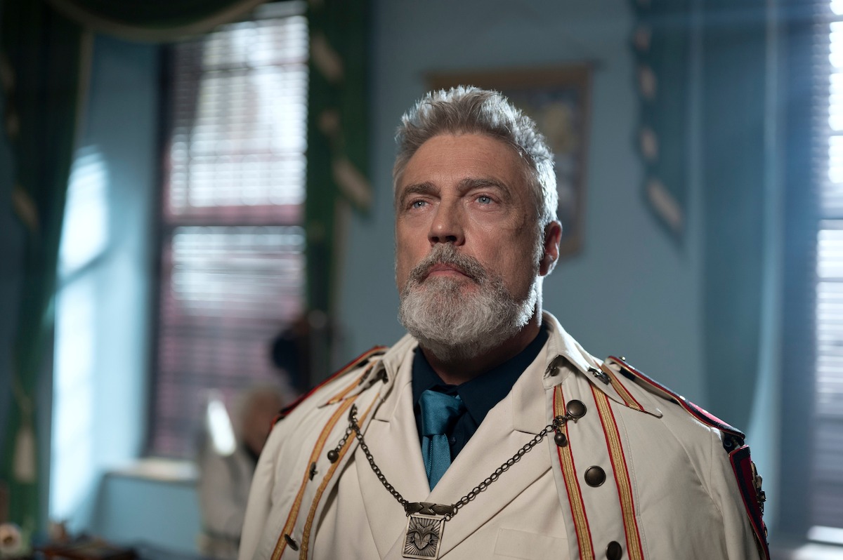 Vincent Regan as Vice Admiral Garp in ‘ONE PIECE’ Season 2