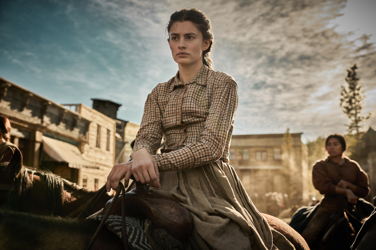 Diana Silvers as Dahlia Teller in ‘The Abandons’